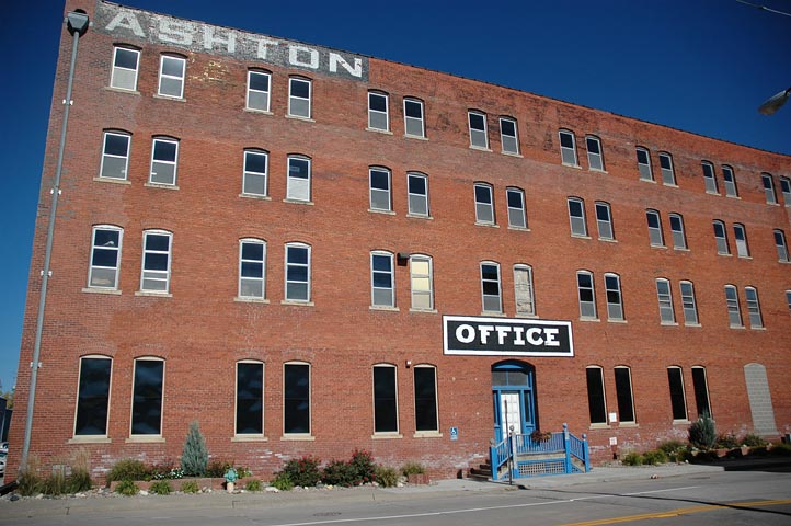 File:Nicholas Street Historic District.jpg