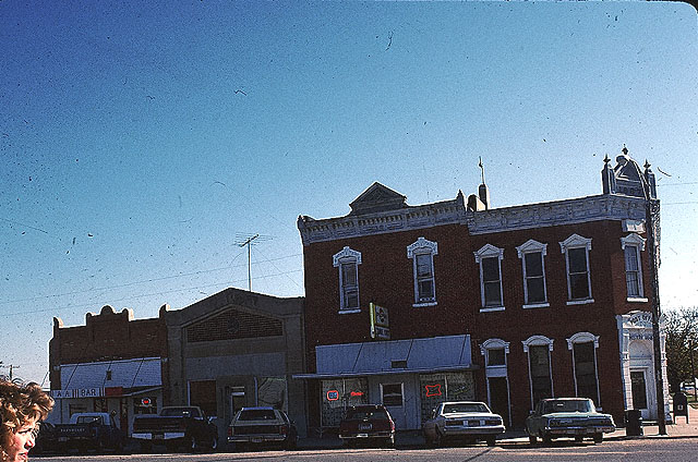 File:Saline County Bank.jpg