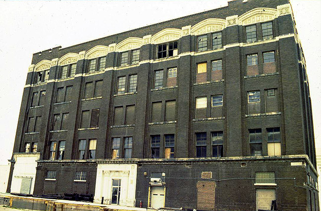 File:Kirschbraun & Sons Creamery Building.jpg