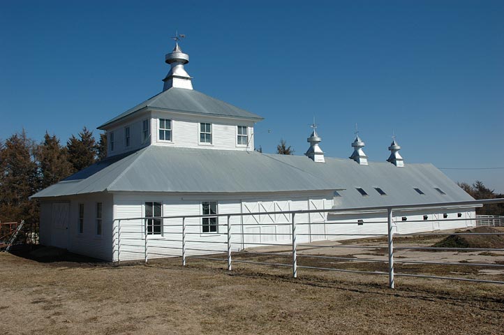 File:Maple Grove Sales Pavilion & Farrowing Barn.jpg