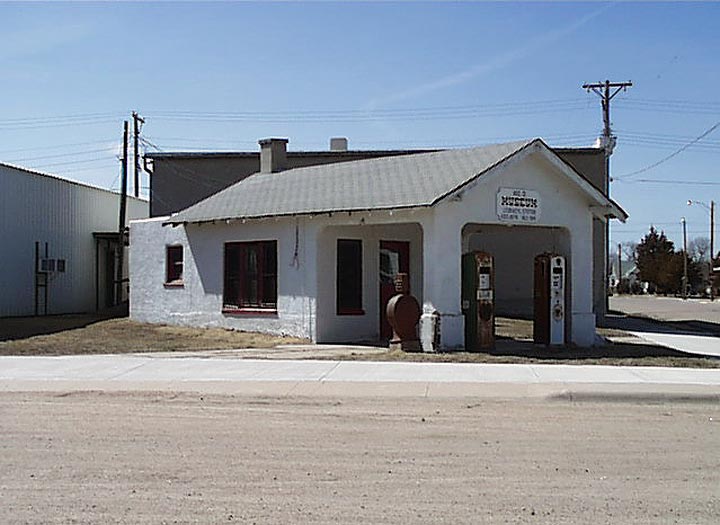 File:Weyl Service Station.jpg