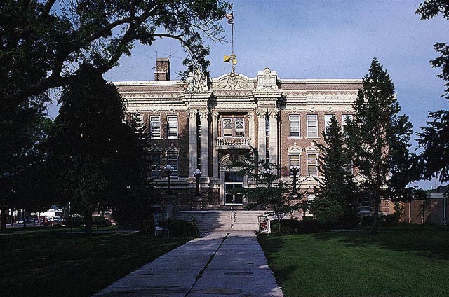 File:Valley County Courthouse.jpg